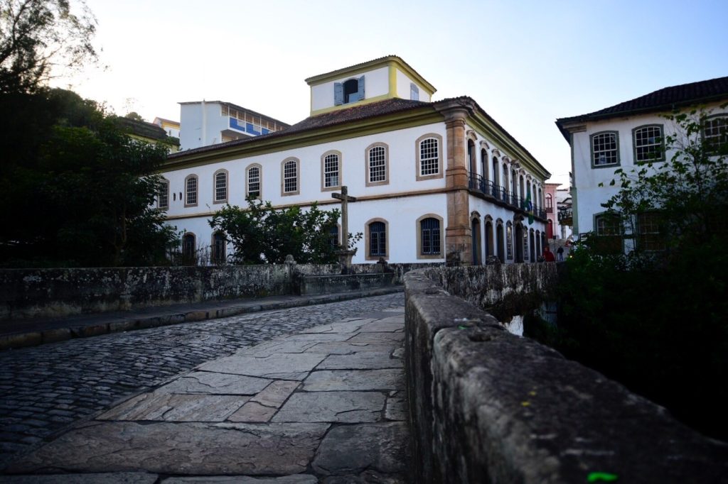 Circuito Ou(T)ro Preto